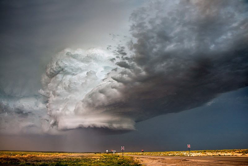 Illustration for article titled These storm photos are so perfect that they feel like illustrations